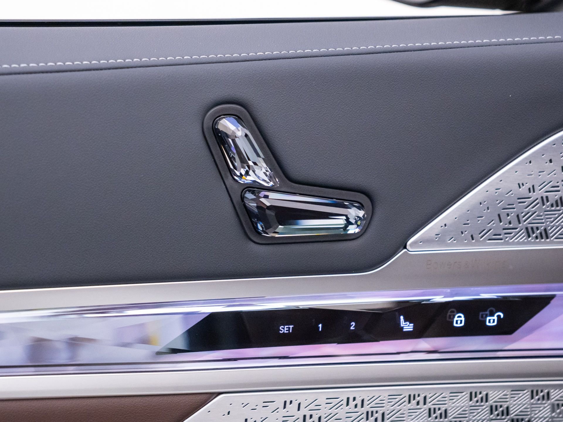 New 2026 Alpine White BMW M70 image 15