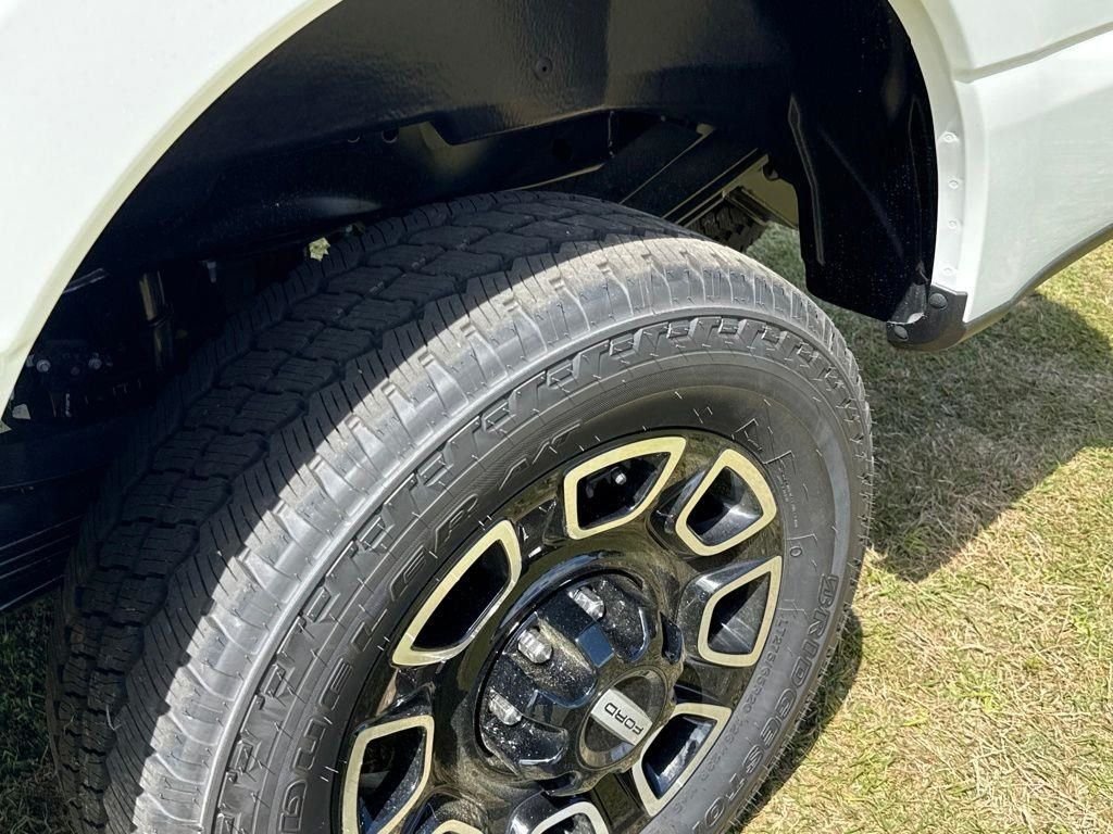 New 2026 Star White Metallic Tri-Coat Ford F-250® Platinum® image 54