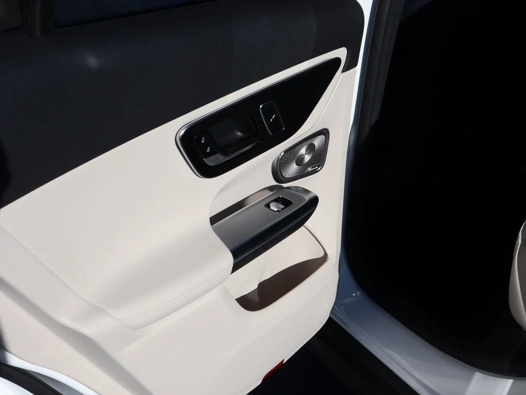 Certified Used 2026 Polar White Mercedes-Benz GLC 300 image 20