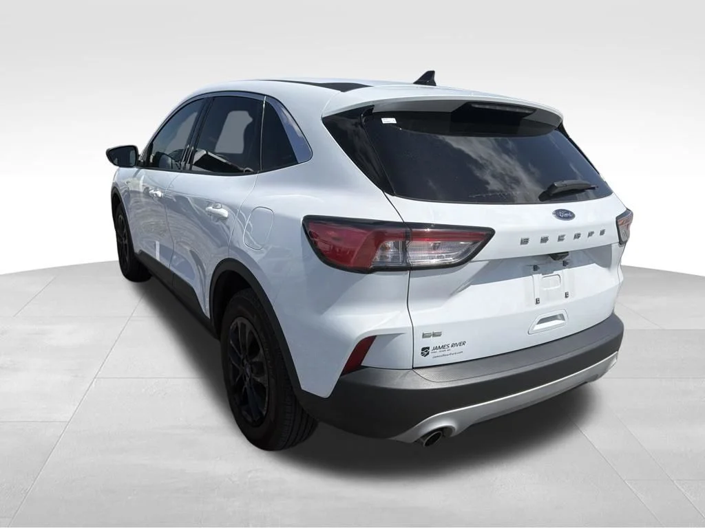 Used 2022 White Ford SE image 26