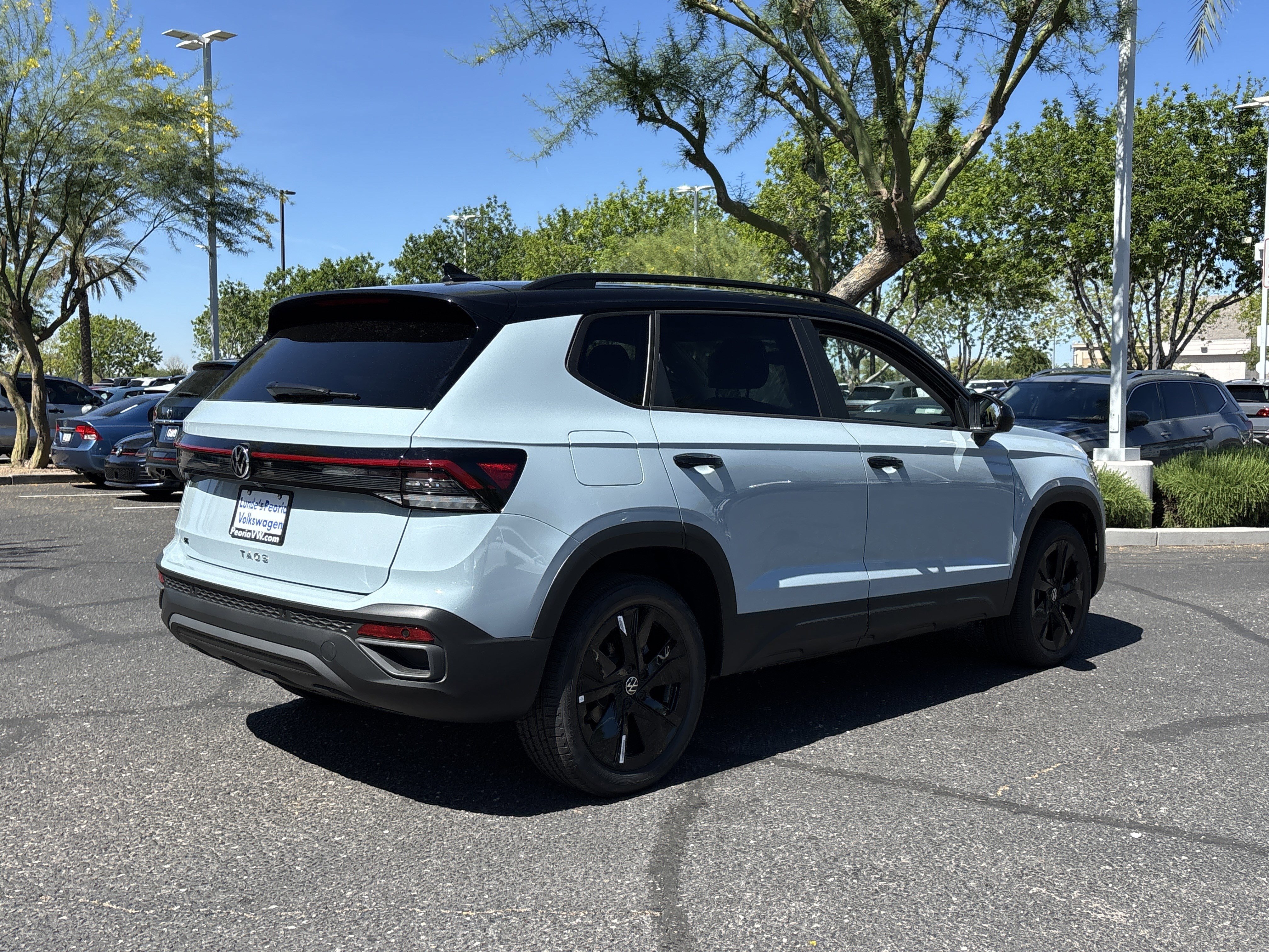 New 2026 Monument Gray w/Dp Blk Rf Volkswagen SE Black image 3