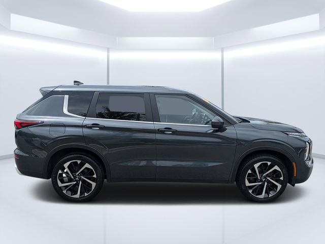 Used 2024 Gray Mitsubishi SE image 2