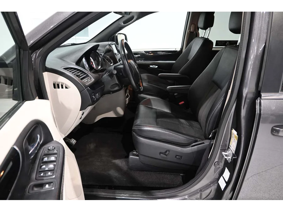 Used 2019 GRAY Dodge SXT Mobility Handicap Van image 13
