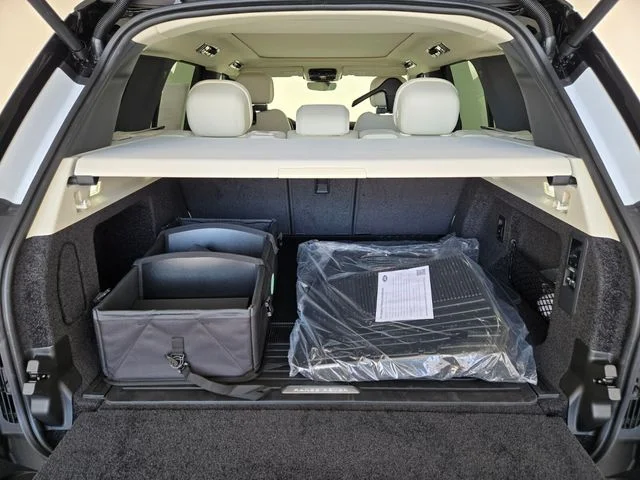 New 2026 Fuji White Land Rover SE image 14