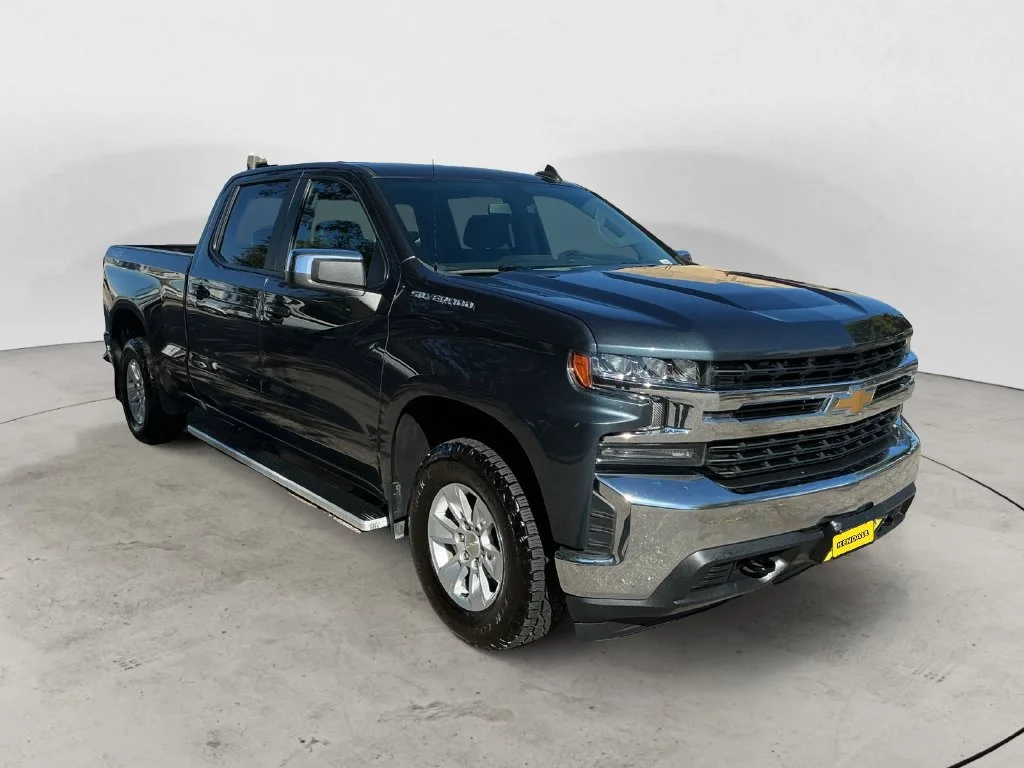 Used 2020 SHADOW GRAY METALLIC Chevrolet LT image 3