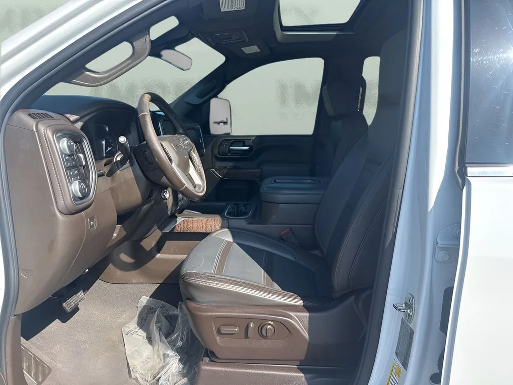 Used 2021 White GMC Denali image 9