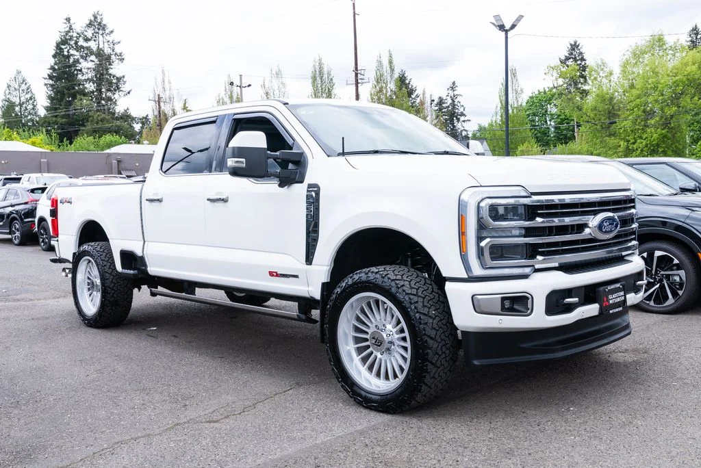 Used 2023 White Ford Limited image 1
