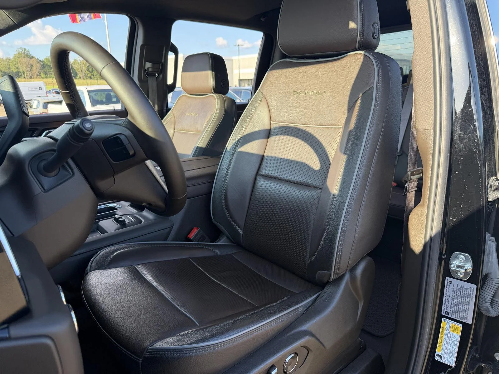 Used 2025 Onyx Black GMC Denali image 18