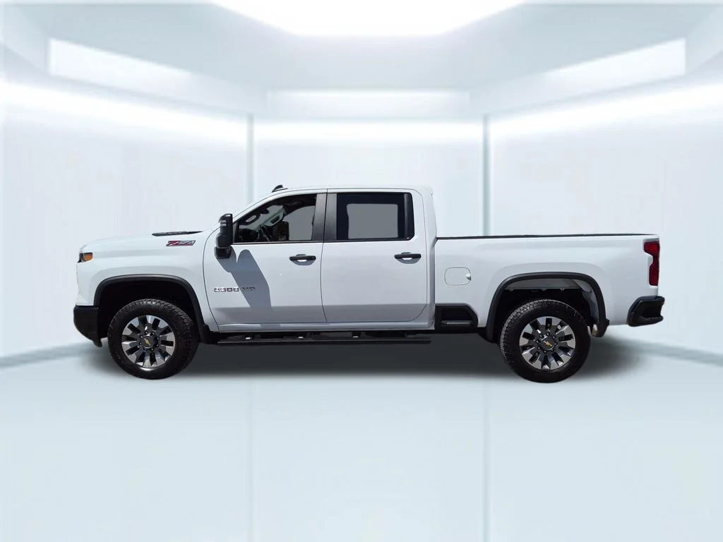 Used 2025 White Chevrolet Custom image 2