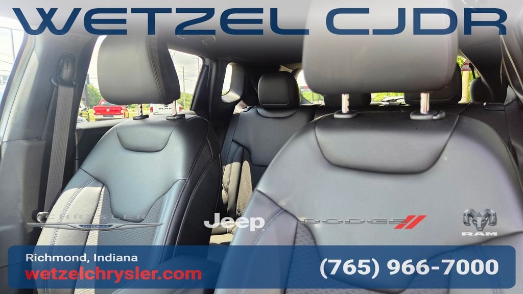 New 2026 Silver Zynith Metallic Clearcoat Jeep Latitude image 13