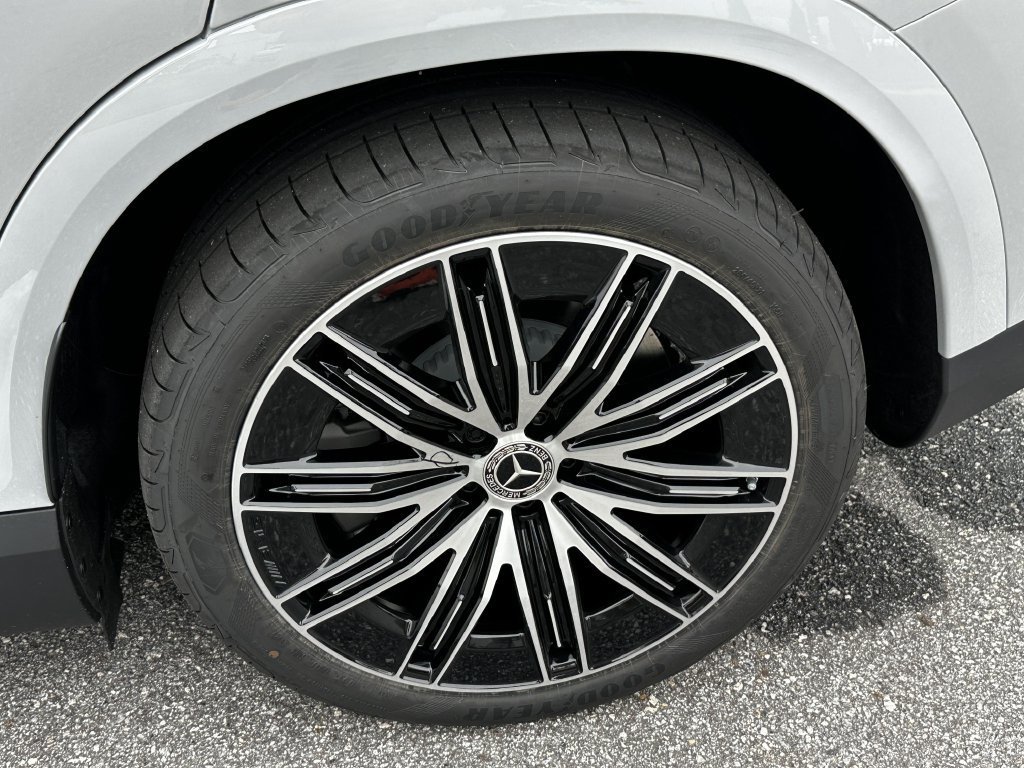 New 2027 MANUFAKTUR Alpine Grey Mercedes-Benz EQE 320+ image 59
