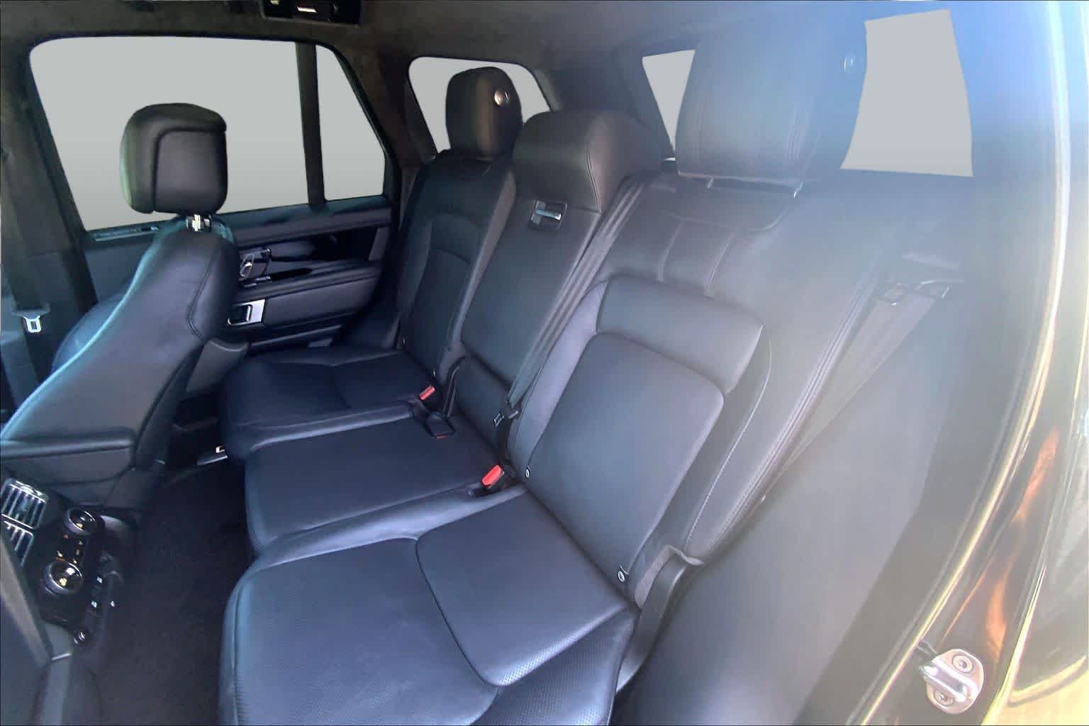Used 2018 Santorini Black Metallic Land Rover  image 20