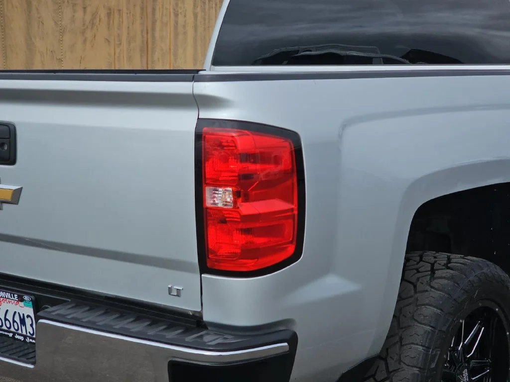 Used 2018 Silver Chevrolet LT image 38