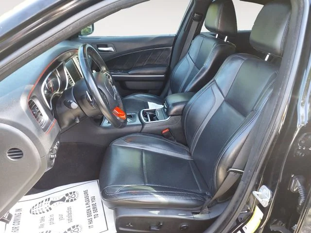 Used 2016 Pitch Black Clearcoat Dodge SXT image 11