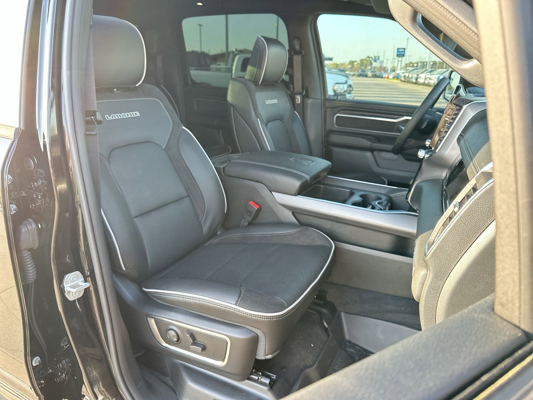 New 2026 Diamond Black Crystal Pearlcoat Ram Laramie image 25