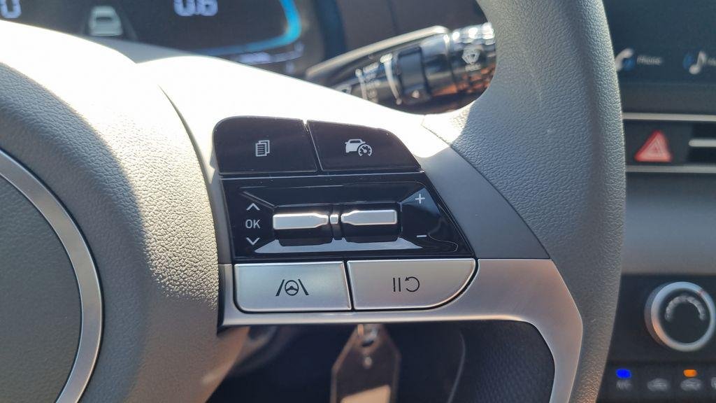 New 2026 White Hyundai SE image 22
