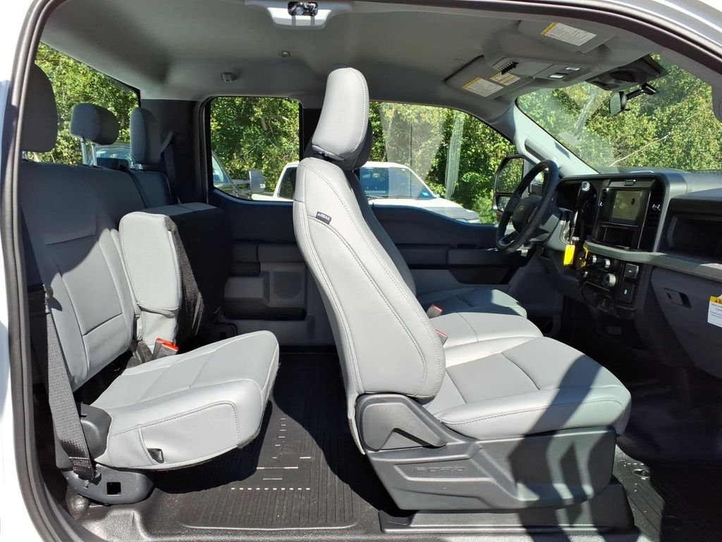 New 2027 Oxford White Ford F-250® XL image 13