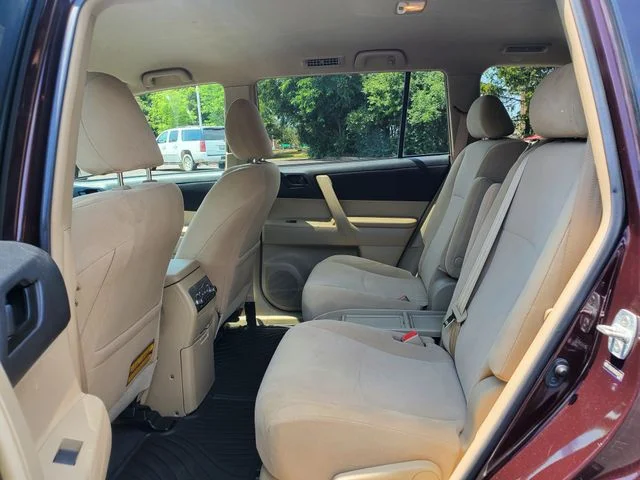 Used 2013 Red Toyota Base image 9