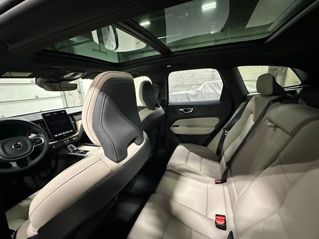 2026 Volvo XC60 Plus - Photo 14