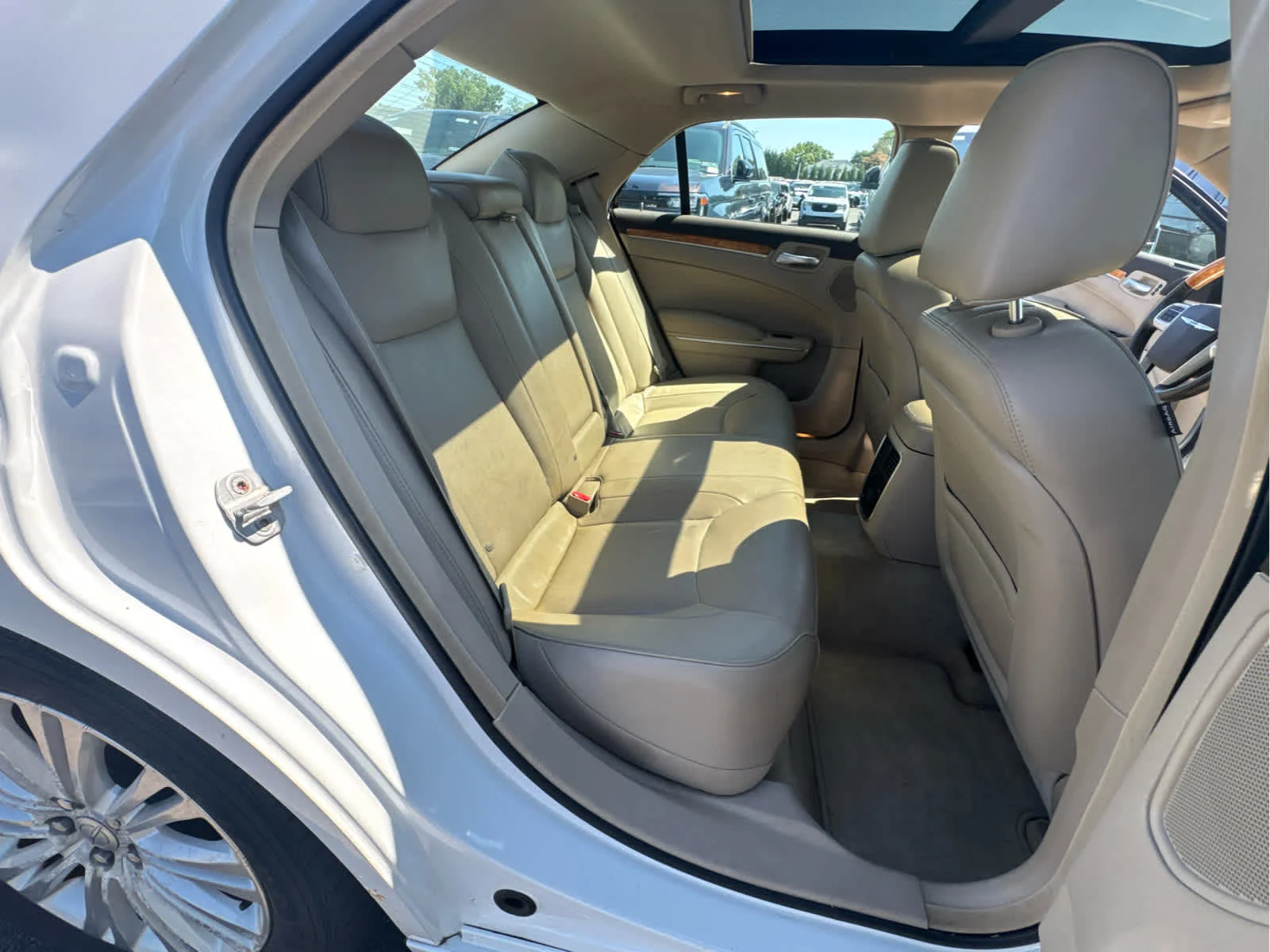 Used 2012 Ivory Tri-Coat Pearl Chrysler Limited image 23
