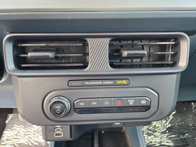 Used 2025 Beige Ford XL image 15