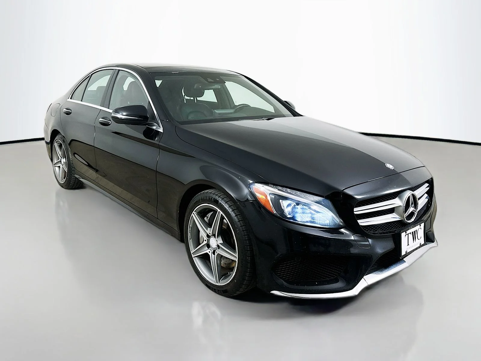 Used 2016  Mercedes-Benz  image 3