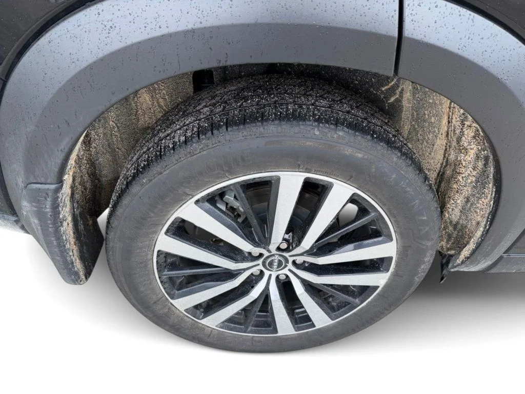 Used 2025 Black Nissan Platinum image 13