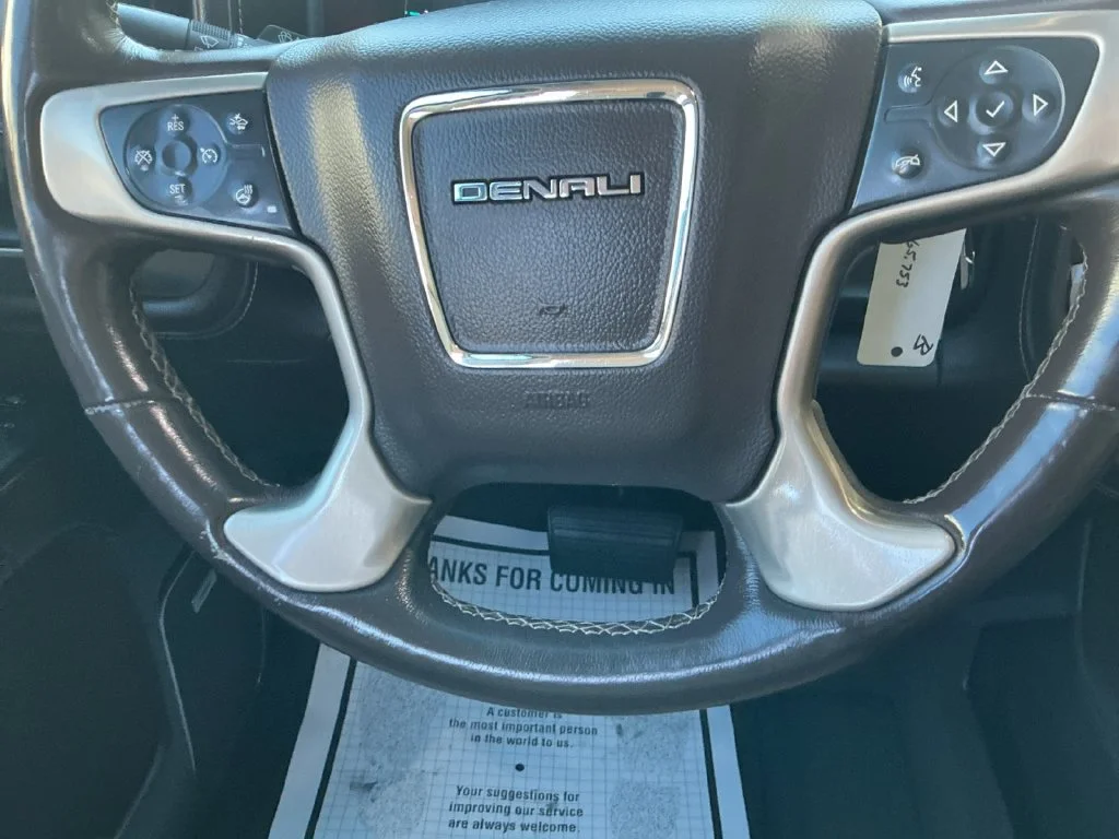 Used 2017 WHITE FROST TRICOAT GMC Denali image 25