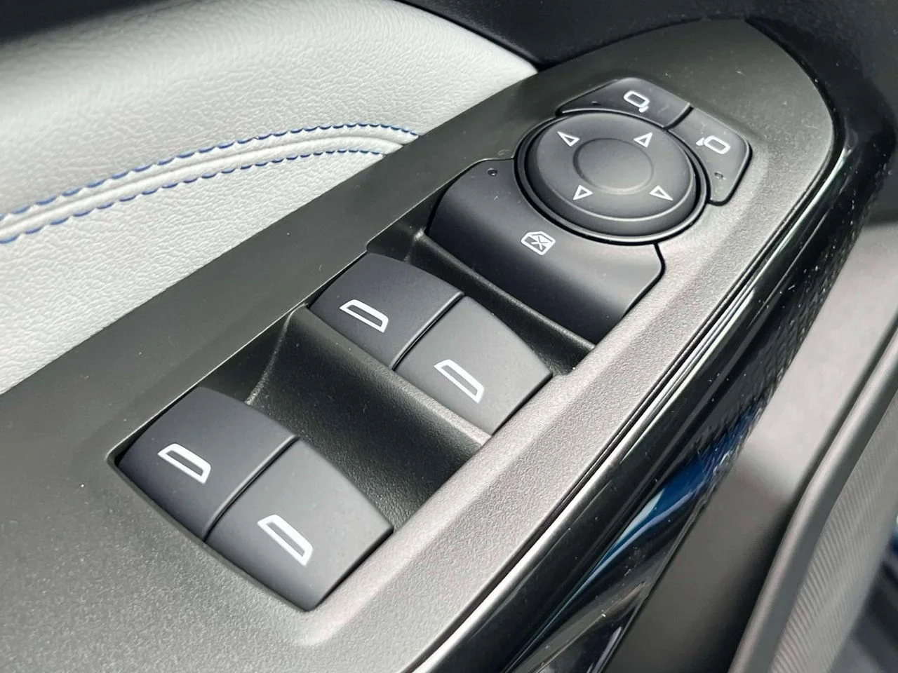 Used 2024 Blue Glow Metallic Chevrolet FWD LT image 19