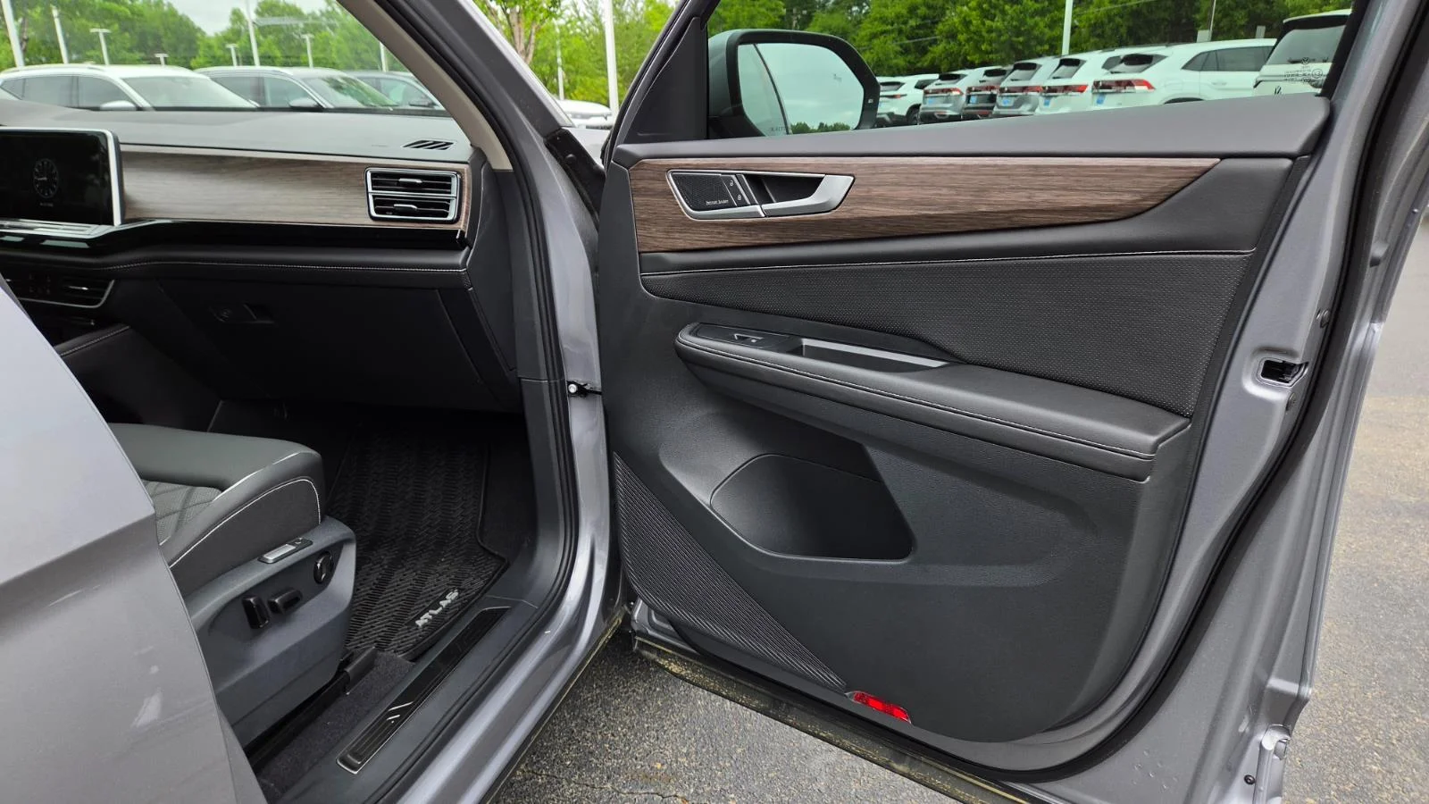 2026 Volkswagen Atlas SEL Premium R-Line - Photo 45