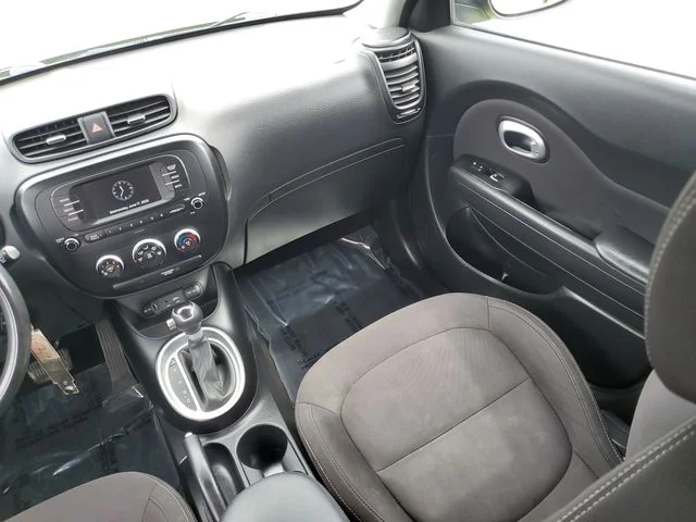 Used 2018 Green Kia Base image 13
