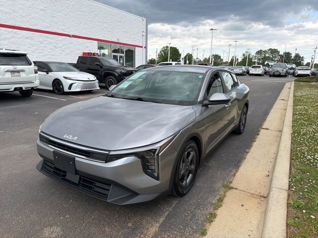 Used 2025 Gray Kia LXS image 3