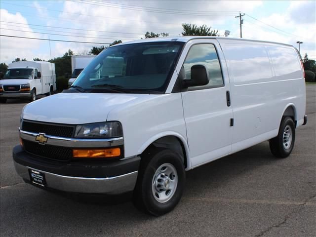 New 2026 Summit White Chevrolet WT image 1