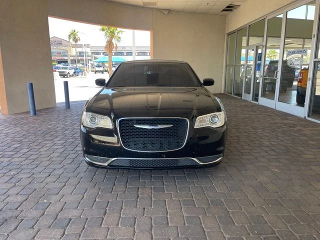 Used 2018 Gloss Black Chrysler Touring image 3