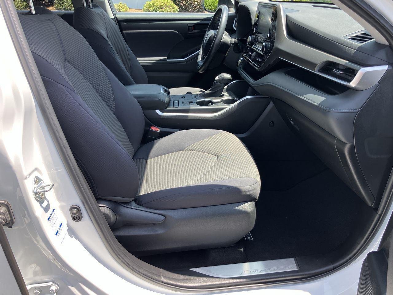 Used 2022 White (Wind Chill Pearl) Toyota Hybrid LE AWD image 35