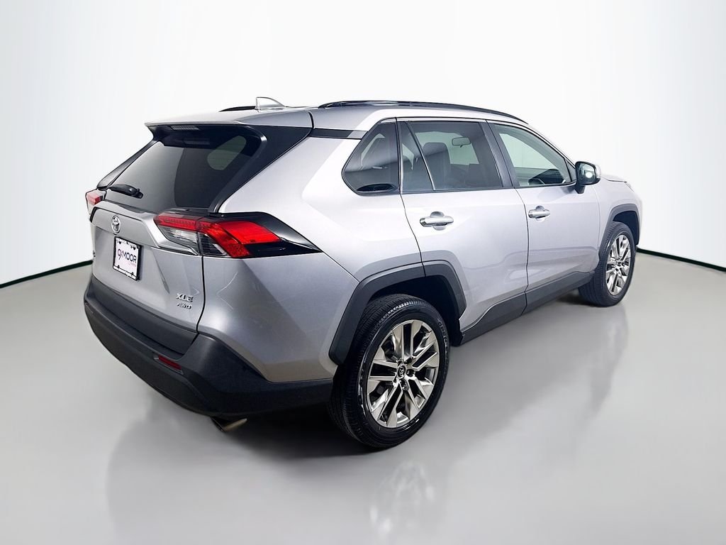 Used 2021 Silver Sky Metallic Toyota XLE Premium image 7