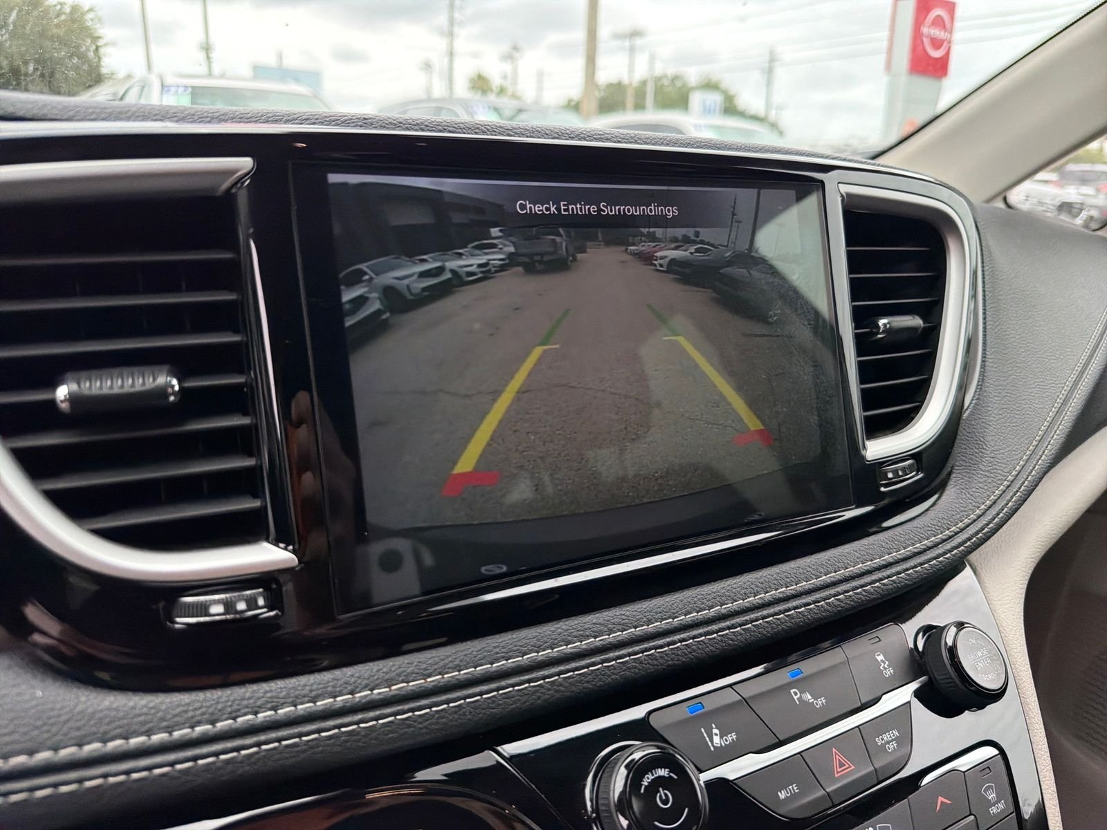 Used 2023 Crystal Metallic Chrysler Touring L image 21