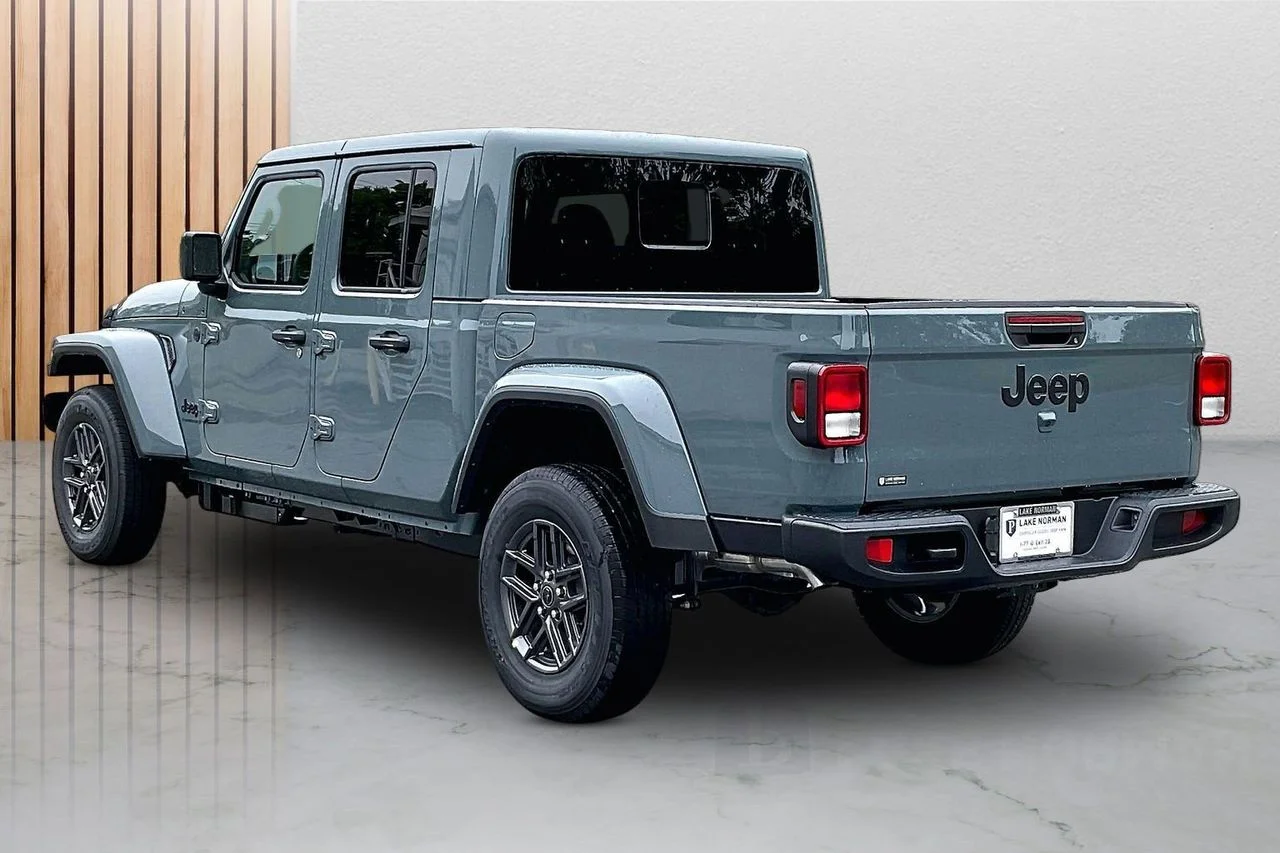 New 2026 Anvil Clear-Coat Exterior Paint Jeep Sport S image 7