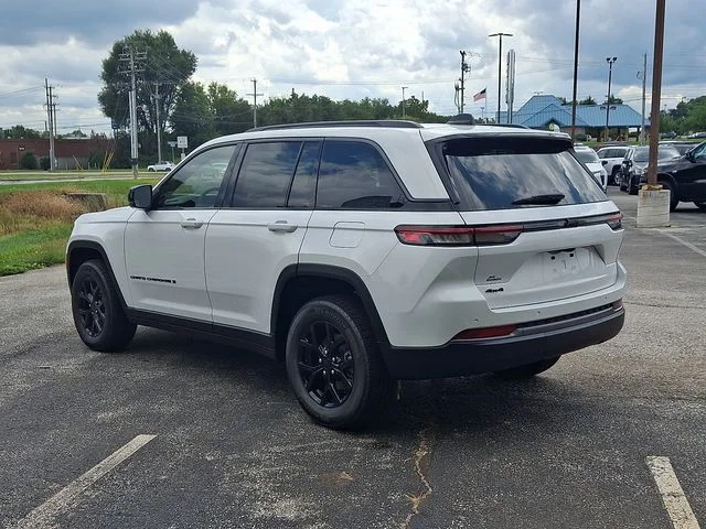 New 2026 White/off-white Jeep Laredo Altitude image 5