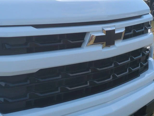 Used 2024 White Chevrolet RST image 28