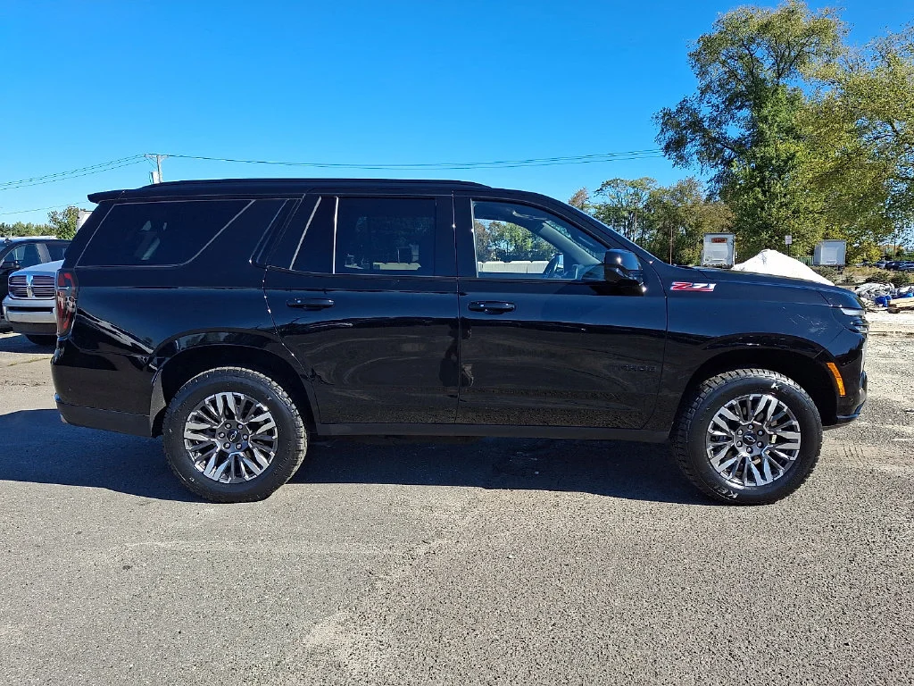 Used 2025 Black Chevrolet Z71 image 13