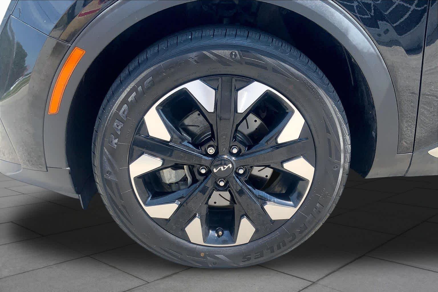 Certified Used 2023 Ebony Black Kia X-Line image 10