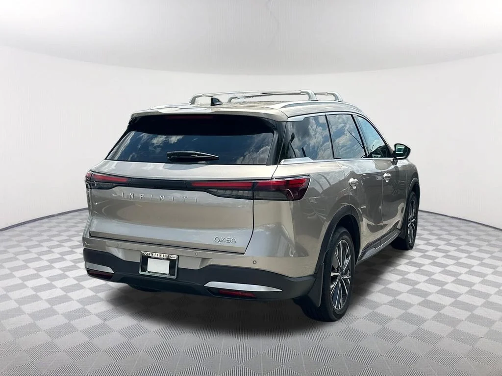 Used 2026 Silver INFINITI LUXE image 5