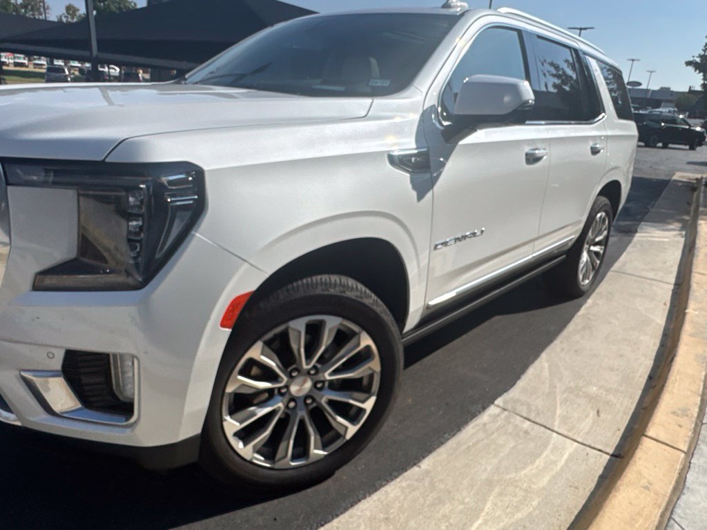 Used 2021 White GMC Denali image 1