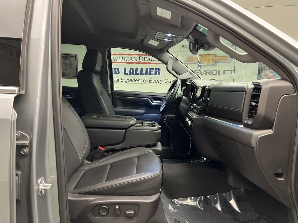 2025 GMC Sierra 1500 SLT - Photo 24