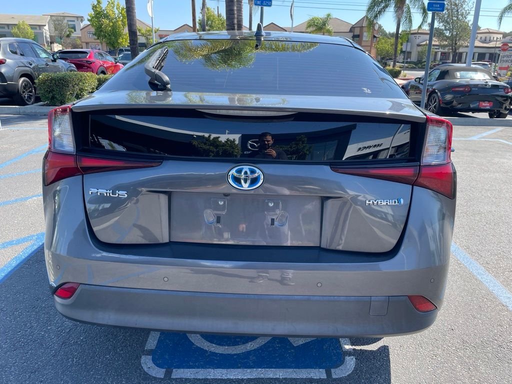 Used 2021 Magnetic Gray Metallic Toyota LE image 9