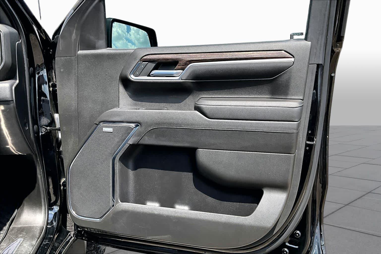 Used 2022 Onyx Black GMC Elevation image 23