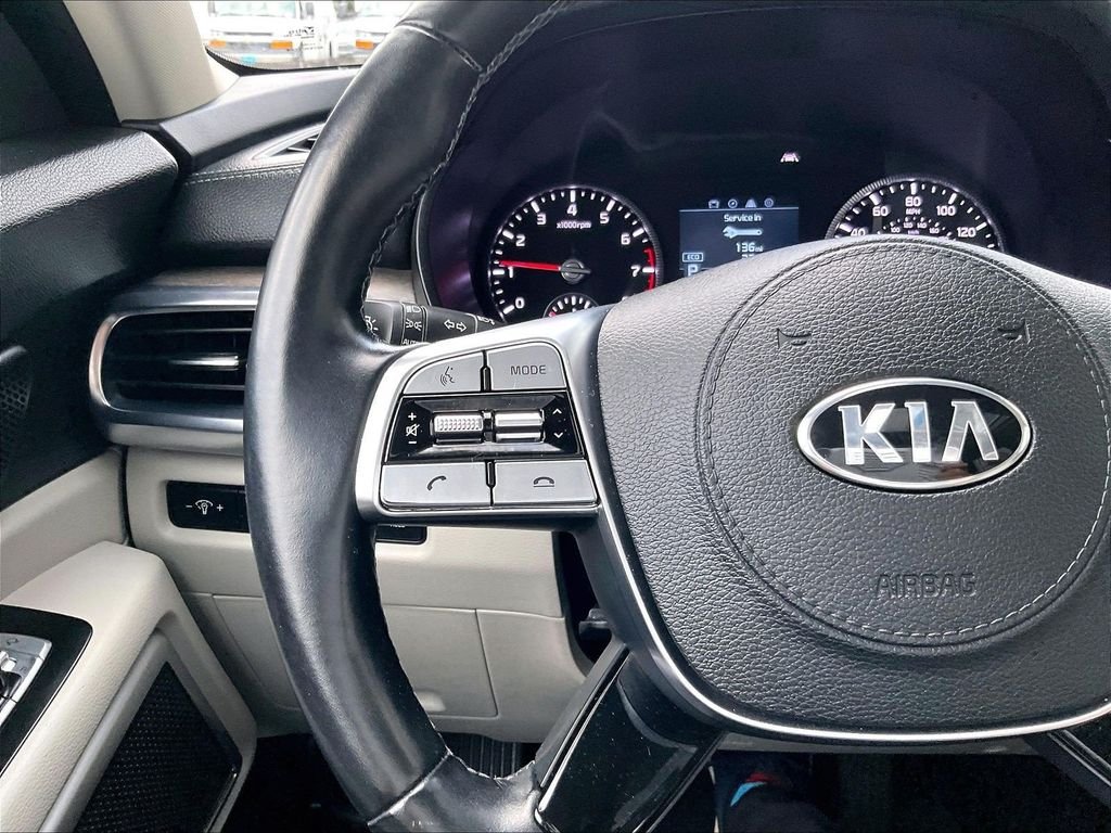 Used 2021 White Kia EX image 24
