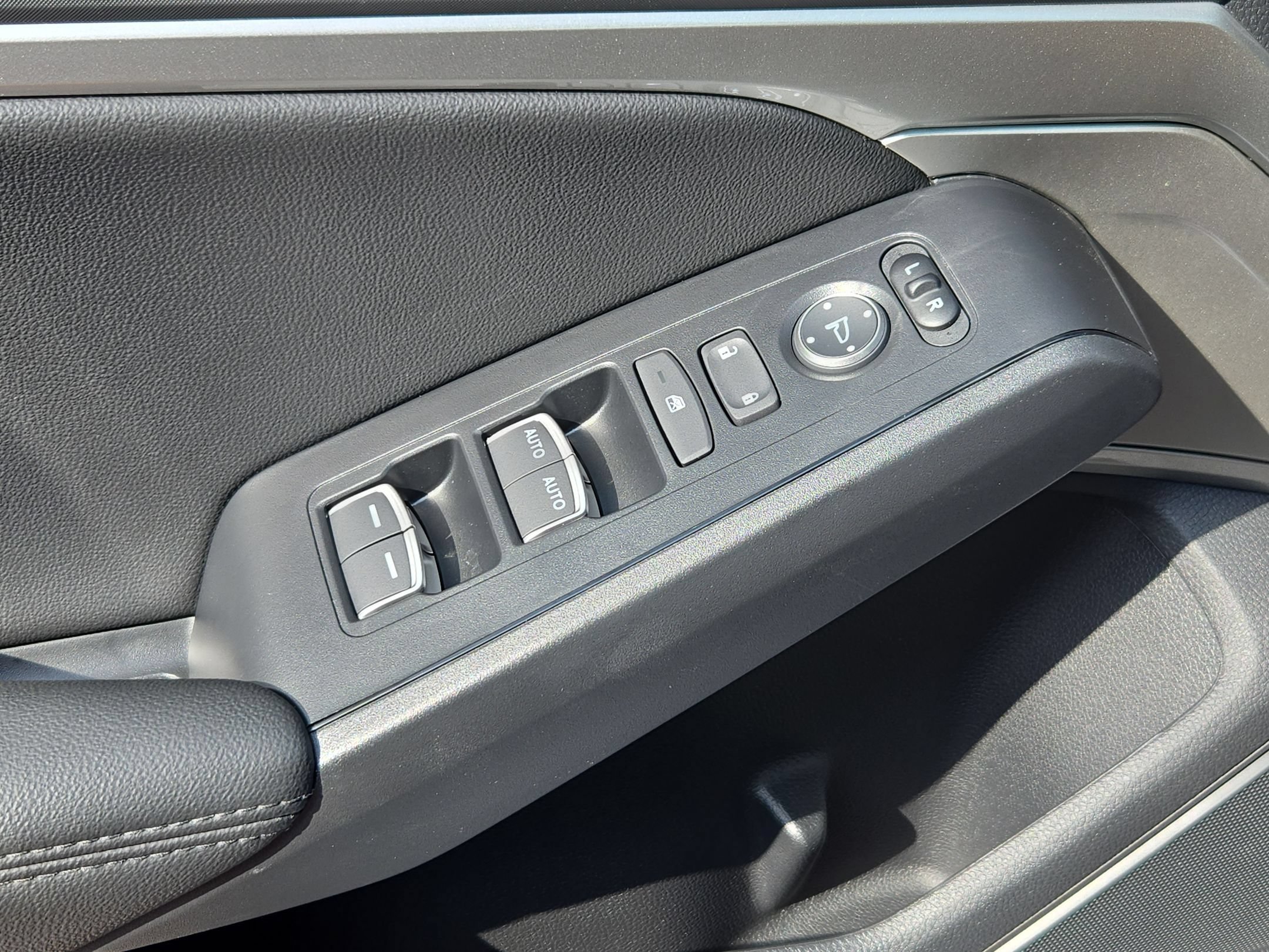 Used 2026 Solar Silver Metallic Acura  image 11