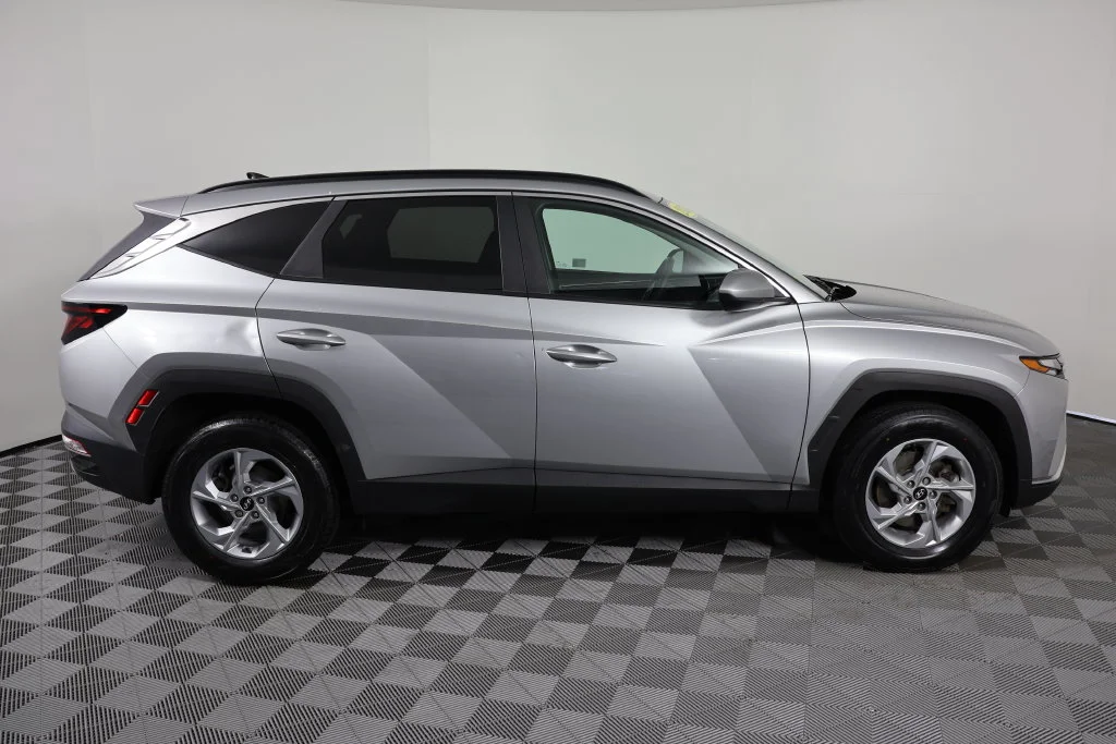 Used 2024 Silver Hyundai SEL image 9
